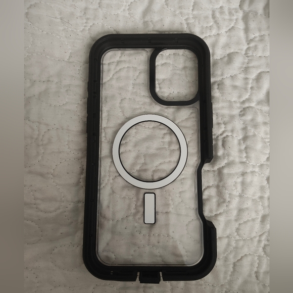 OtterBox Clear Case with Black Bumper/Magsafe for iPhone 16 Plus - Picture 2 of 2